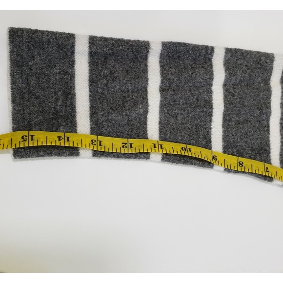 Very Soft Long Sleeve Sweater with Twist Front, Size Small but see measurements - Picture 7 of 8